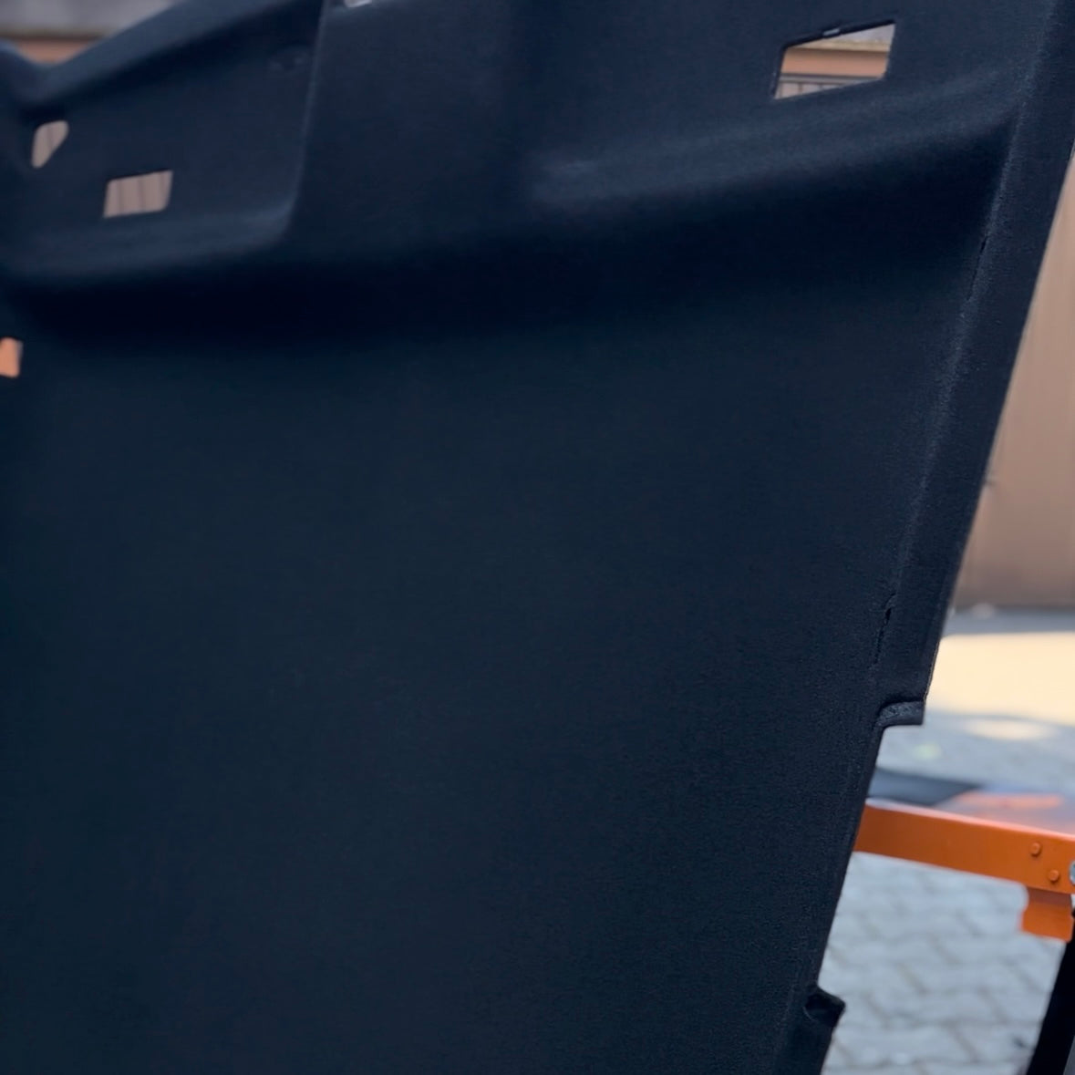 Dachhimmel-Lackierung von Himmelwerk: gleichmäßiges, langlebiges Finish – farbtreu abgestimmt auf den Innenraum. Optional Einbau in NRW. Jetzt anfragen.