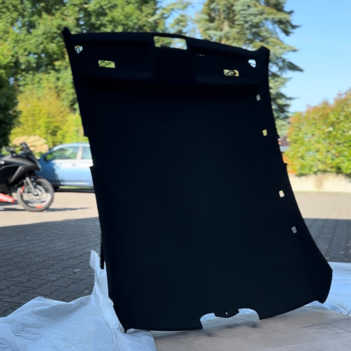 Dachhimmel-Lackierung von Himmelwerk: gleichmäßiges, langlebiges Finish – farbtreu abgestimmt auf den Innenraum. Optional Einbau in NRW. Jetzt anfragen.